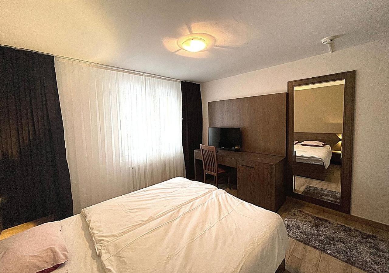 Motel Des Fleurs Servion ภายนอก รูปภาพ