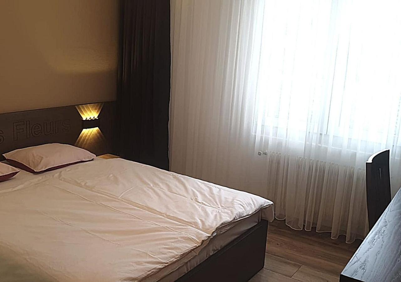 Motel Des Fleurs Servion ภายนอก รูปภาพ
