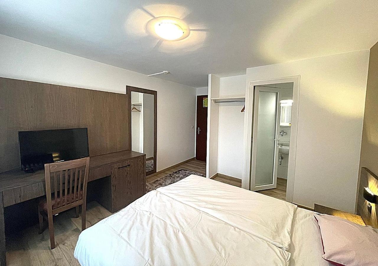 Motel Des Fleurs Servion ภายนอก รูปภาพ
