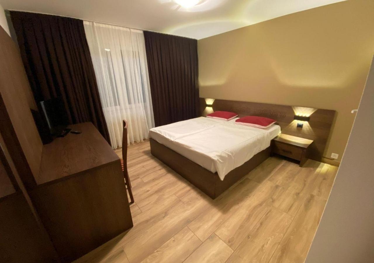 Motel Des Fleurs Servion ภายนอก รูปภาพ
