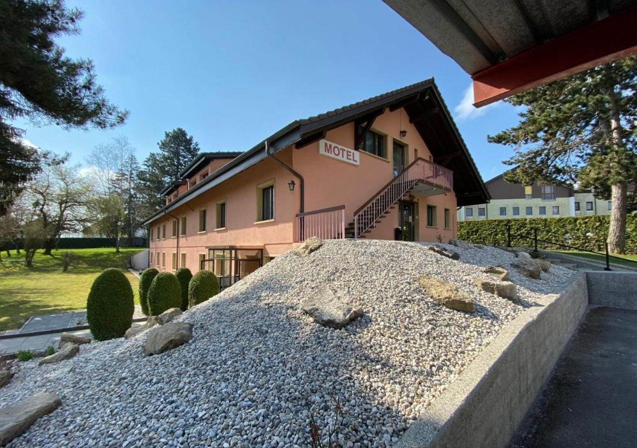 Motel Des Fleurs Servion ภายนอก รูปภาพ