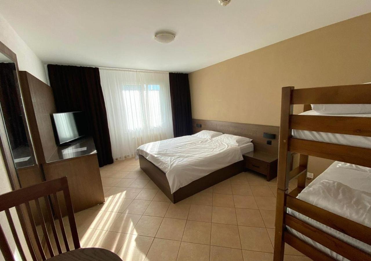 Motel Des Fleurs Servion ภายนอก รูปภาพ